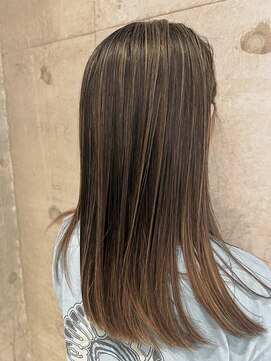 プラスシー(+C) ハイライトのみで作る地毛にハイライト！福岡ハイライト