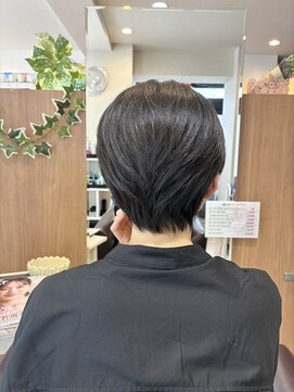 エル バイ ファースト(L by first) 【L by first】スッキリ耳だしくびれショート