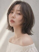 ヴェイン 渋谷(vain)&nbsp;レイヤーボブ センターパート くびれ 外ハネ 流しバング 地毛風