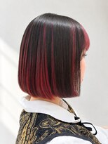 モザミ(MOZAMI)&nbsp;黒髪からちらっと見えるピンクの大人デザインボブスタイル