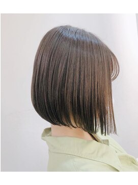 タリナ(Tarina) 大人カッコいい前下がりボブ