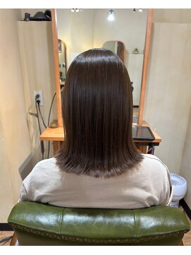 オーストヘアジジ(Aust hair Gigi) オリーブベージュ　切りっぱなしボブ
