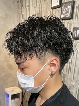 ハーシーバイアポロ 相模大野(HERSHE by apollo) MEN’S HAIR/ブルーブラック/フェザーパーマ/ハイライト