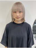 顔まわりレイヤーボブハイトーンホワイトベージュブリーチ