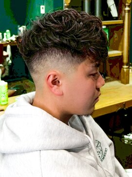 プロショップウェーブ セカンド(PRO SHOP WAVE II) スペインカール/テーパーフェード/メンズパーマ/フェザーパーマ