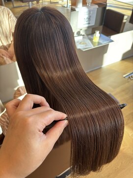 ロッカ(ROCCA) 酸性ストレートで叶える柔らかな艶髪