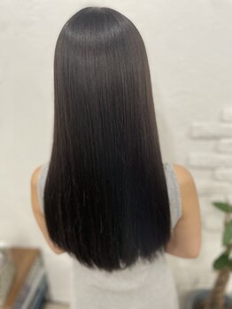 リノバイアクネ(lino by ACNE)の写真/雨の日も、湿気の日も。うねらない髪へ。上質な薬剤と丁寧な技術で、品のあるストレートを。