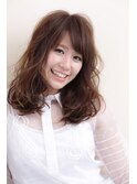 夏らしい透け感にドライな質感で魅せる大人フェミニン
