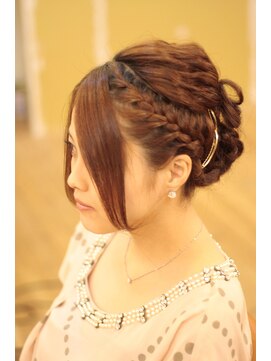 レアリス ヘアーデザイン(REALIS hair design) 編み込み後ろでまとめる