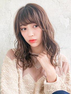 ルティア(Lutia) ゆるふわ ウェーブ 透明感カラー