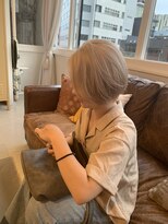 キジ(kiji)&nbsp;ブロンド　/　ボブ　/　ホワイトベージュ