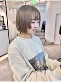 切りっぱなしボブ ハイトーン ミルクティーグレージュ 《宮坂》