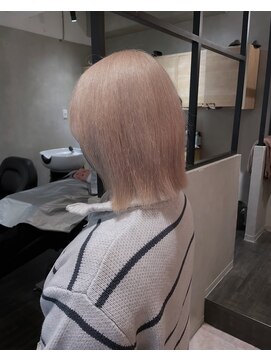 エイト 福岡天神店(EIGHT fukuoka) ホワイトベージュ