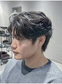無造作フェザーパーマセンターパートラウンドマッシュ