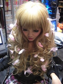 トリックストア(TRICK STORE) ウィッグを羽でデコってみた♪