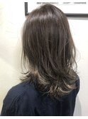 ミディアムレイヤー/グレージュ/ハイライト　担当夕島
