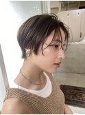 透け感のあるショートボブスタイル