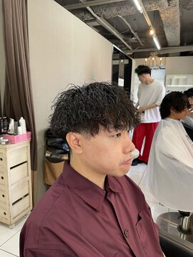 アイズ 海老名(AIZU) ツイストスパイラルパーマ　縦落ちツイスト　スペインカール