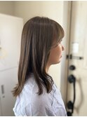 オリーブベージュ