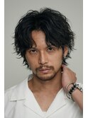 緩め縦落ちツイストスパイラルシャドウパーマセンターパート渋谷