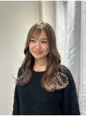 柔らか質感の透明感グレージュロング