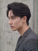 インブルーム(In Bloom)&nbsp;フェザーパーマ ビジネスヘア センターパート 黒髪 30代