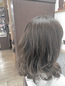 クネア(kunea) ハイライトオングレージュ/グレージュカラー/暗髪/透明感