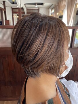 TJ天気予報 ルルル 脱白髪染めハイライトが映えるボブスタイル