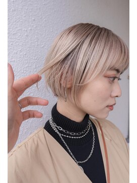 デビュー ヘアーメイク ショートボブ　ハイトーン
