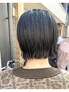 トレパルッキエーレ(tre parrucchiere) ［-tre-］黒髪ミニボブ