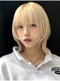 顔周りレイヤーカットくびれヘアミルクティーベージュカラー
