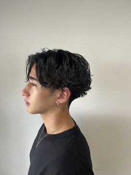 イッヒ 茅ヶ崎(IHHI) men's刈り上げツーブロック/センターパート/スパイラルパーマ