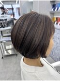 立体感ハイライトの大人ショートボブ
