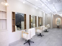 ミッシュ(misch)の雰囲気（白を基調としたシンプルな内装になっております〇）