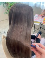ファムバイアヴァンス(Femme by AVANCE.)&nbsp;ピンクベージュ地毛風グレージュ美髪ロング