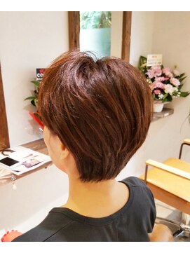 美容室 ココロ(Cocoro) 大人ショート グレーカラー×ハイライト
