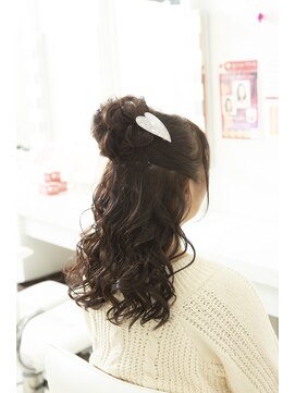 ヘアメイクアンドフォトスタジオ ベストシーン 有楽町 東京交通会館 お団子アレンジハーフアップ★☆
