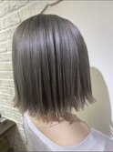 パツっと外はねボブ×プラチナシルバー