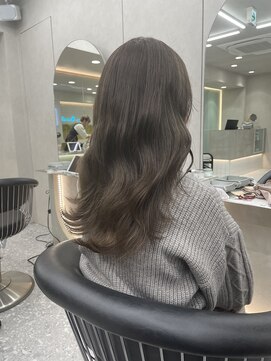 ロンドメリア 天神大名店(Lond Melia) ★斜めバングミディアムヘアグレージュカラーシルキーベージュ★