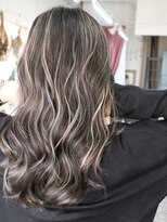 マリアナ(Mariana)&nbsp;ハイライトショートヘアレイヤーカットダブルカラー