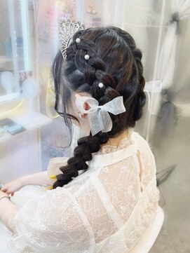 アトリエビューティーアミュ(atelier beauty AmU) 推し活 量産型 編み込みツインテール×リボン ティアラ パール