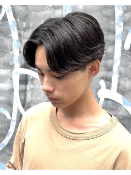 ビカム 名駅(become) ニュアンス毛流れセンターパートビジネスショート刈り上げメンズ