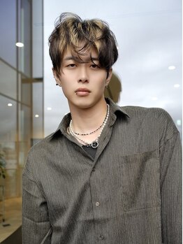 リラス 博多(rilas)の写真/《rilas 博多》メンズも大歓迎！カットのみ/パーマ/ヘッドスパなど豊富なメニューご用意してます◇
