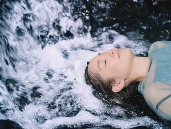 シェノン(chainon)の写真/ダメージレスにこだわる大人女性の為の上質カラー☆髪に優しく、透明感のある艶やかな仕上がりを実現。