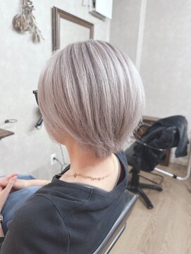 アルレン(Allen) ホワイトカラー【宇都宮/白髪ぼかし/ブリーチ/丸みショート】