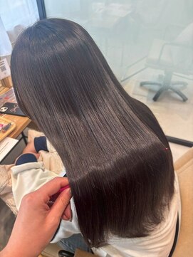 ファムバイアヴァンス(Femme by AVANCE.) ツヤ極まる髪質改善ストレート