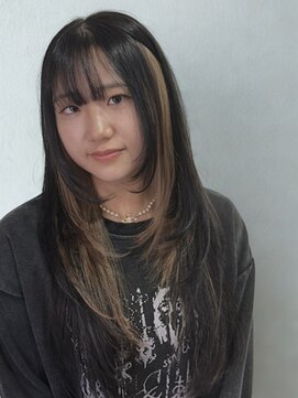 フェイスフレーミング×黒髪ロングで洒落感UP◎