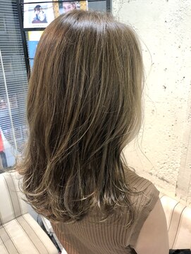 ペネロープ(Penelope) セミロングレイヤー/極細ハイライト/ベージュ系