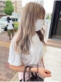クリーミーベージュ