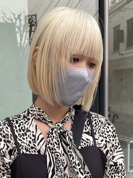 サンク 原宿 表参道(cinq) ショートボブ切りっぱなしボブミルクティーベージュタッセルボブ